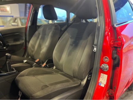 2015 Ford Fiesta - photo 10