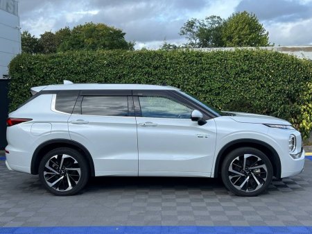 2023 Mitsubishi Outlander - photo 3