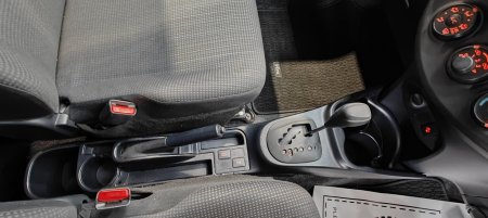 2014 Toyota Vitz - photo 24