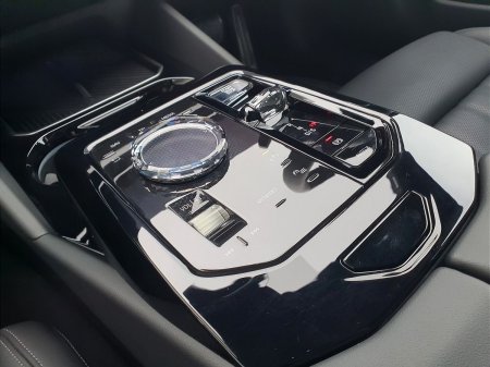 2024 BMW 5-Series - photo 19