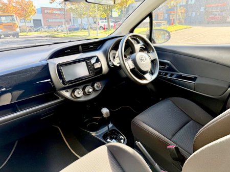 2019 Toyota Vitz - photo 17
