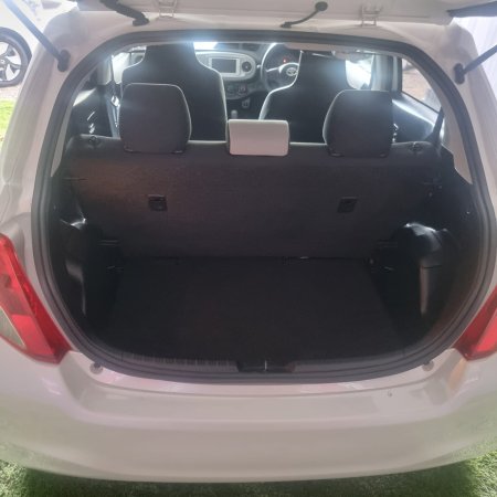 2014 Toyota Vitz - photo 5