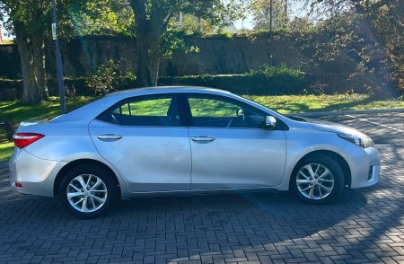 2015 Toyota Corolla - photo 2