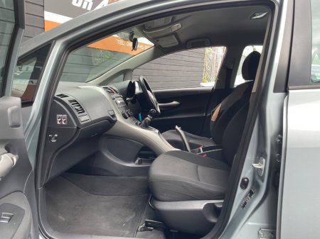 2010 Toyota Auris - photo 10