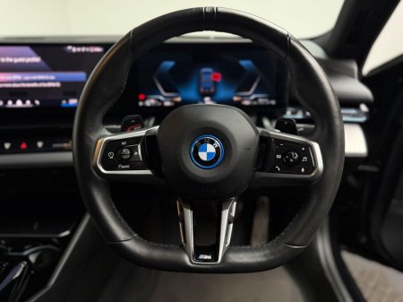 2024 BMW 5-Series - photo 17