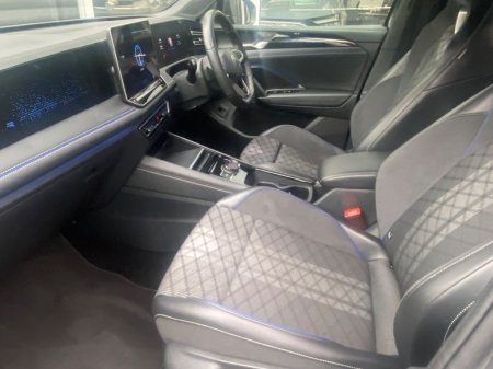 2025 Volkswagen Tiguan - photo 14