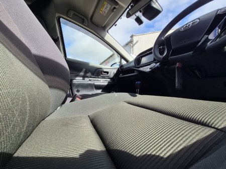 2016 Toyota Aqua - photo 19