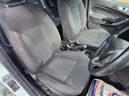 2015 Ford Fiesta - photo 12