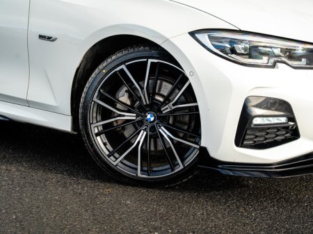 2022 BMW 3-Series - photo 2