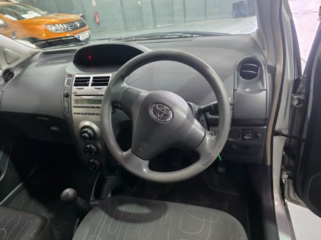 2010 Toyota Yaris - photo 10