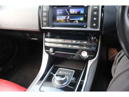 2017 Jaguar XE - photo 24