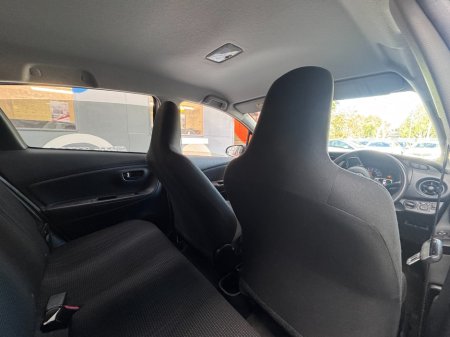 2019 Toyota Vitz - photo 6