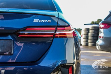 2025 BMW 5-Series - photo 11