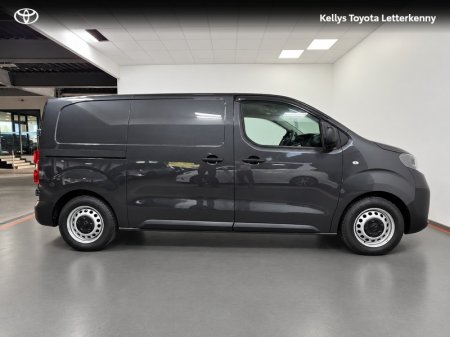 2025 Toyota Proace - photo 3