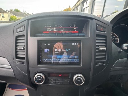 2015 Mitsubishi Shogun - photo 14