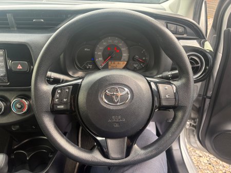 2019 Toyota Vitz - photo 7