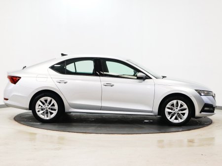 2023 Skoda Octavia - photo 2