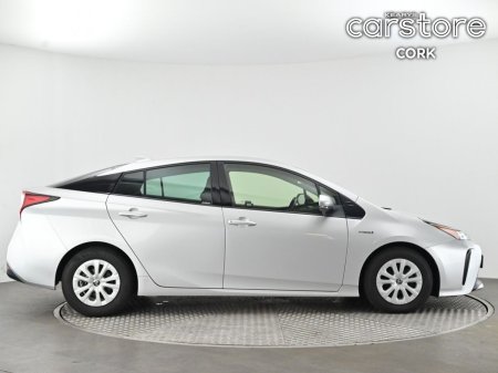 2019 Toyota Prius - photo 2
