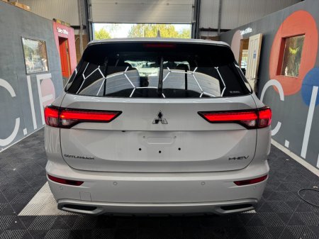 2024 Mitsubishi Outlander - photo 4