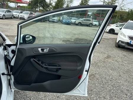 2015 Ford Fiesta - photo 11