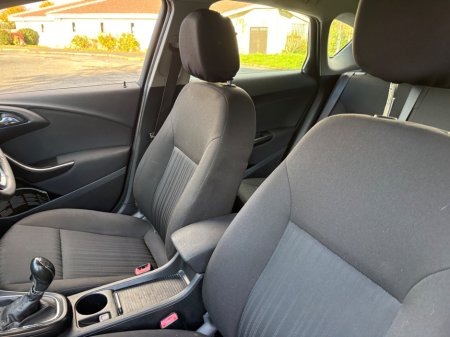 2011 Opel Astra - photo 14