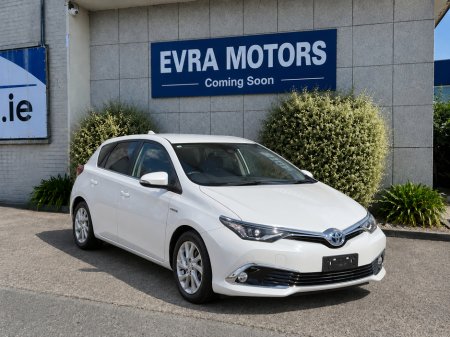 2016 Toyota Auris AUTOMATIC HYBRID 1.8 PETROL //LOW MILES//HALF LEATHER SEATS//REVERSE CAMERA//KEYLESS ENTRY//