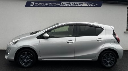 2015 Toyota Aqua - photo 2