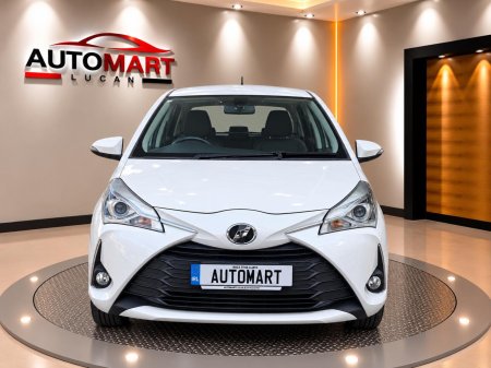 2020 Toyota Vitz - photo 2
