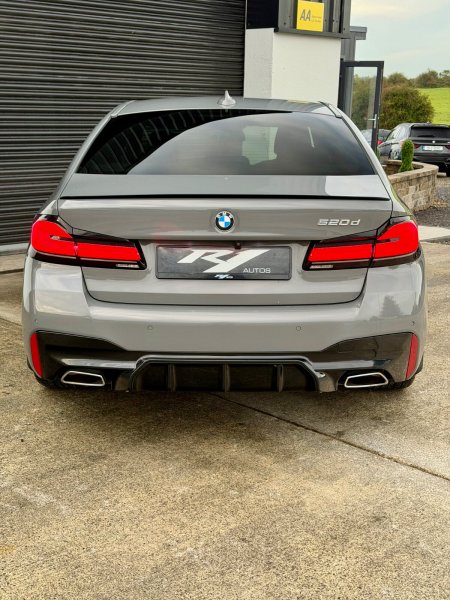 2021 BMW 5-Series - photo 10