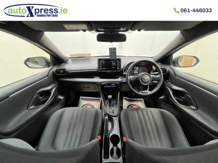 2022 Toyota Yaris - photo 2