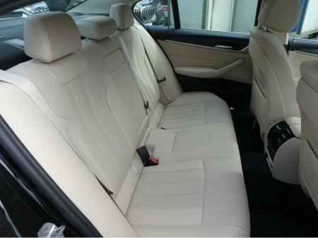 2023 BMW 5-Series - photo 15