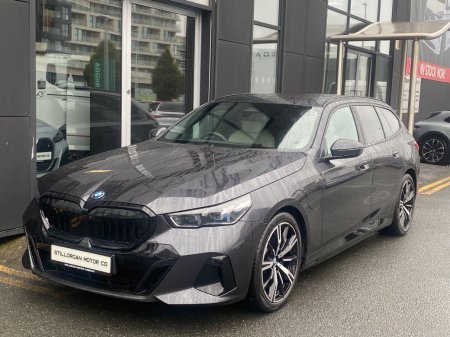 2025 BMW 5-Series - photo 8