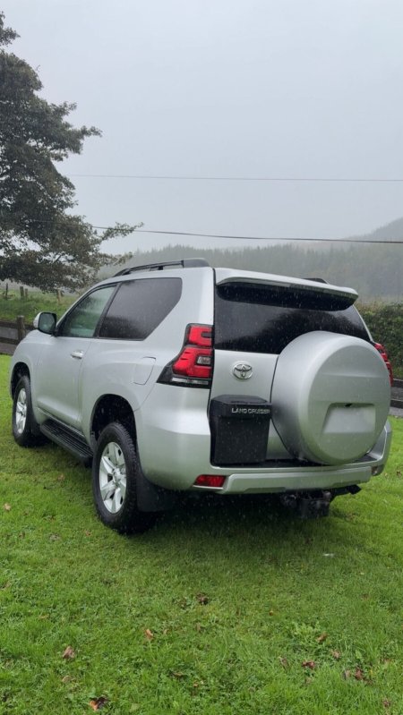 2018 Toyota Land Cruiser - photo 3