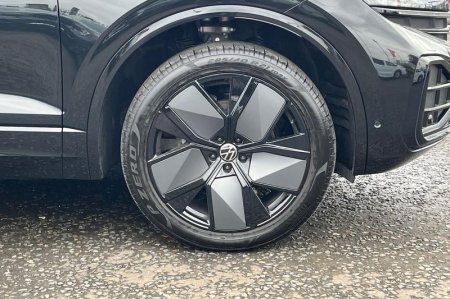 2026 Volkswagen Touareg - photo 8