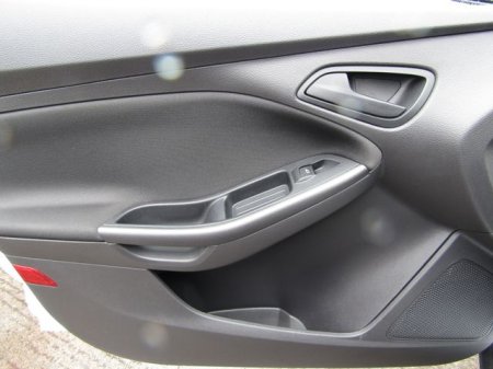 2017 Ford Focus - photo 24