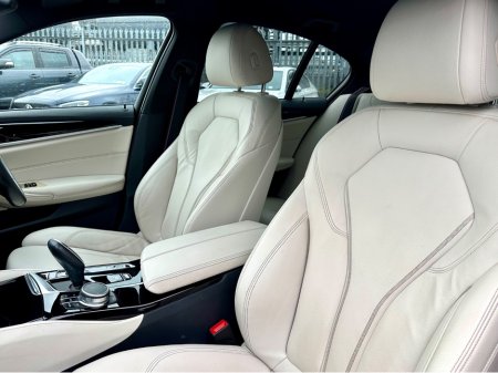 2022 BMW 5-Series - photo 6