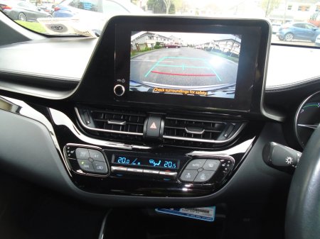 2022 Toyota C-HR - photo 2