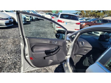 2016 Ford Fiesta - photo 5