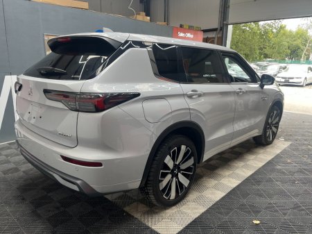 2024 Mitsubishi Outlander - photo 3
