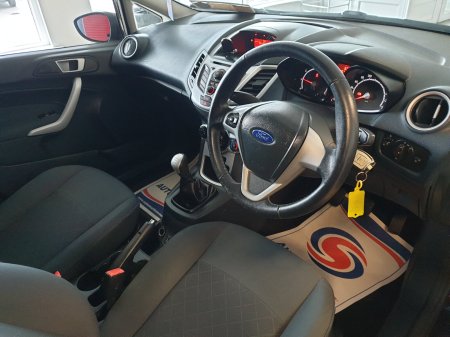 2013 Ford Fiesta - photo 10