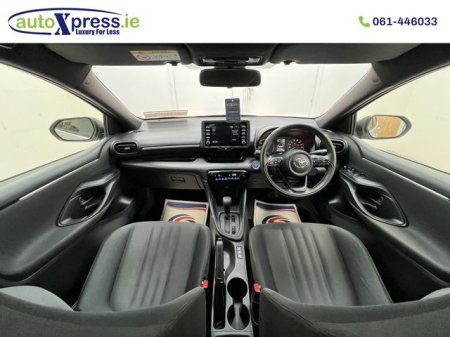 2021 Toyota Yaris - photo 2