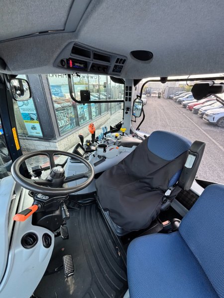 0 New Holland T6.180 - photo 5