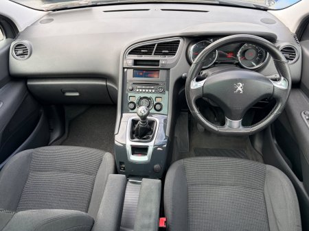 2016 Peugeot 5008 - photo 2