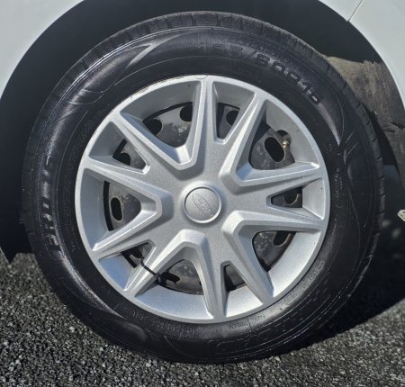 2020 Ford Fiesta - photo 6