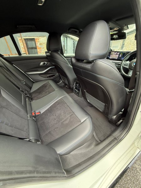 2022 BMW 3-Series - photo 16