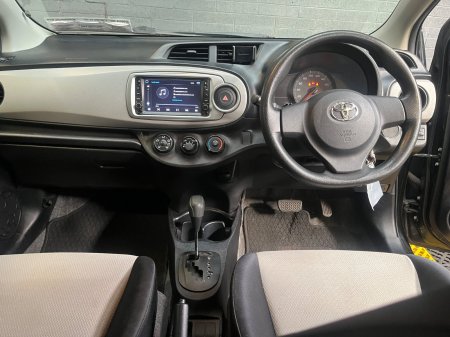 2012 Toyota Vitz - photo 18