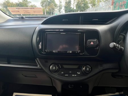 2018 Toyota Vitz - photo 17