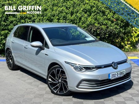 2023 Volkswagen Golf R-LINE PACK 1.0 TSI AUTO // DIGITAL CLIMATE CONTROL // NEW 19" R-LINE ALLOYS // WIRELESS CHARGING BA