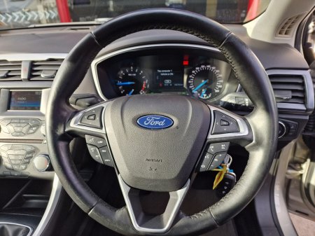 2015 Ford Mondeo - photo 16