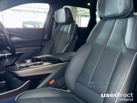 2025 Cadillac Lyriq - photo 8